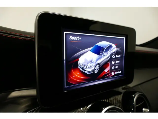 Mercedes-Benz C-Klasse 180 AMG Line 2018 Benzine 13