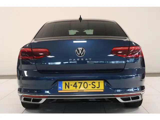 Volkswagen Passat 1.5 TSI R-Line Business + 2022 Benzine 18