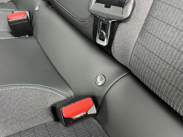 Peugeot 2008 1.2 PureTech Allure Pack 2021 Benzine 21