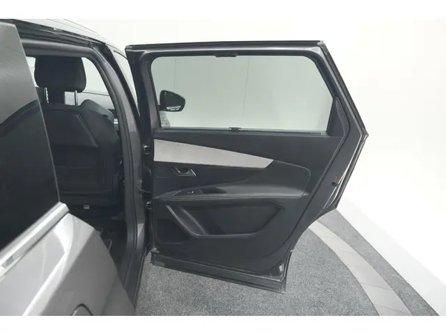 Peugeot 5008 PureTech 130 GT 2024 Benzine 64