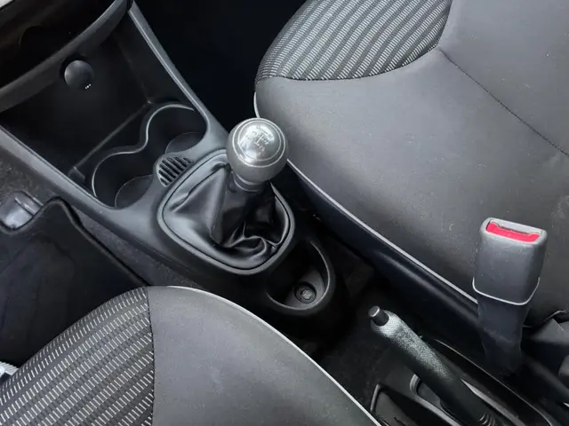 Peugeot 107 1.0 Active 2012 Benzine 23