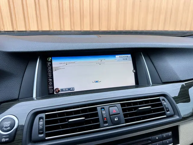 BMW 5 Serie Touring 520i Executive 2014 Benzine 18