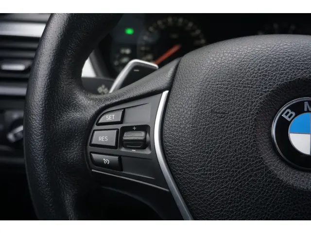 BMW 3 Serie 320i High Exec 2017 Benzine 22