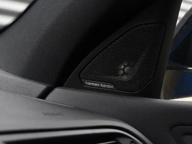 BMW 1 Serie 5-deurs M135i xDrive 2019 Benzine 33