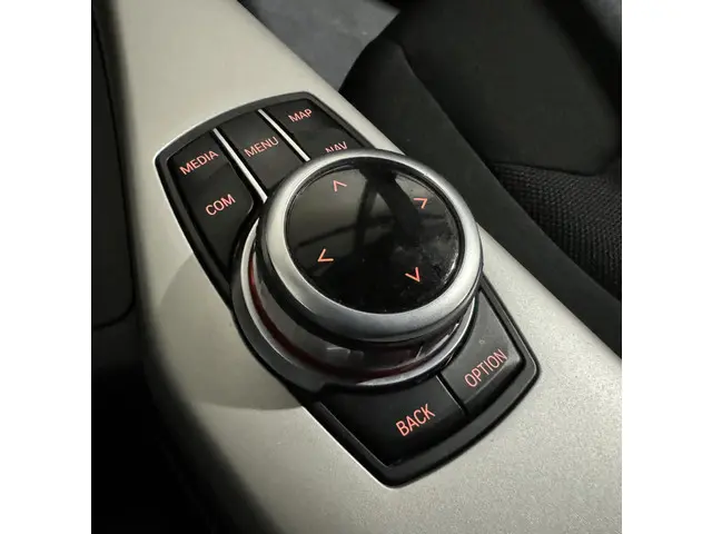 BMW 1 Serie 118i Executive 2018 Benzine 13