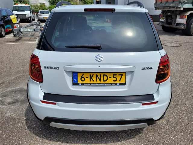 Suzuki SX4 1.6 Executive 2013 Benzine 5