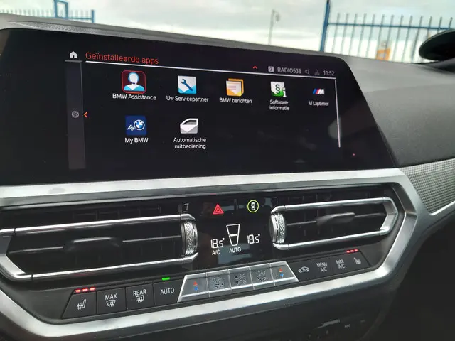 BMW 3 Serie 330i High Executive 2019 Benzine 9