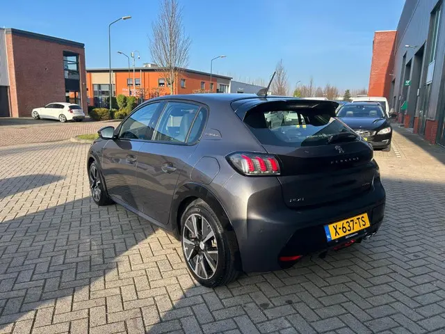 Peugeot 208 1.2 PureTech GT automaat 2021 Benzine 3