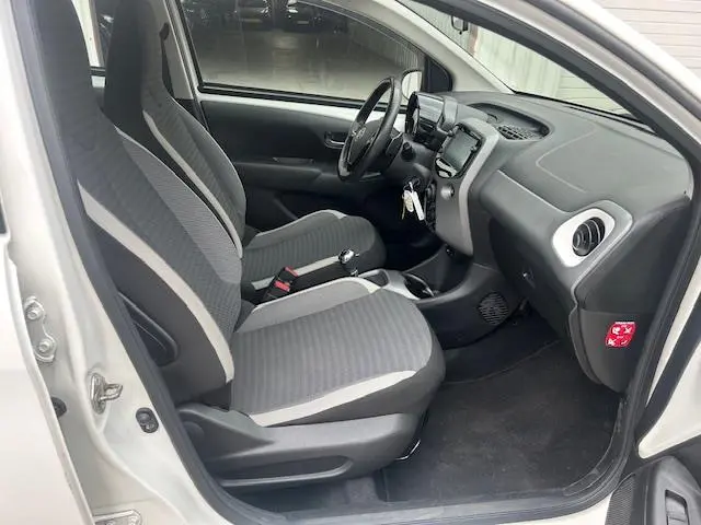 Toyota Aygo 1.0 VVT-i x-play 2020 Benzine 15