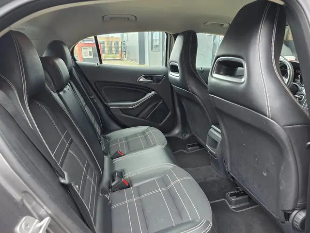 Mercedes-Benz GLA 180 Prestige 2015 Benzine 20