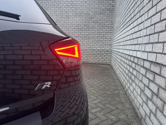 SEAT Ibiza 1.0 EcoTSI FR Business Connect 2025 Benzine 31