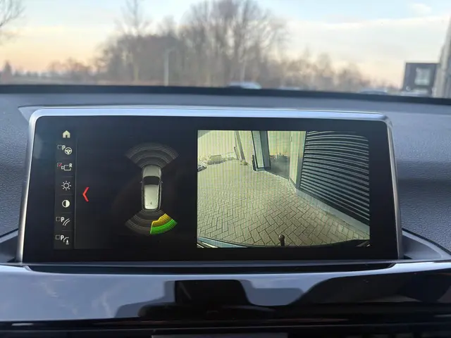 BMW X1 SDrive20i High Executive 2018 Benzine 24