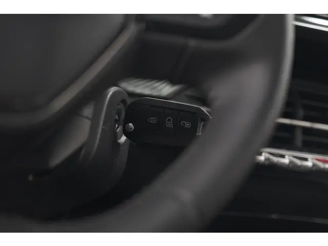 Peugeot 208 PureTech 100 Allure 2024 Benzine 13