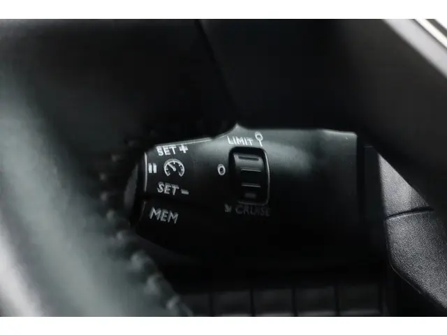 Peugeot 2008 1.2 PureTech 130 Allure 2024 Benzine 7