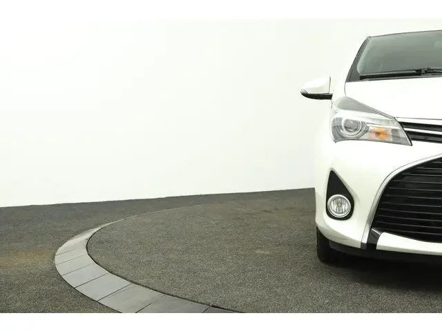 Toyota Yaris 1.5 Hybrid Dynamic 2015 Hybride Benzine 35