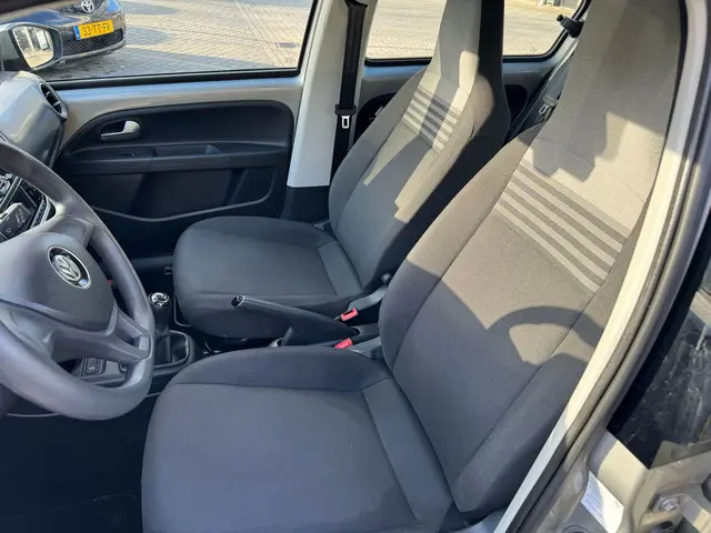 Volkswagen up! 1.0 BMT move up! 2019 Benzine 14