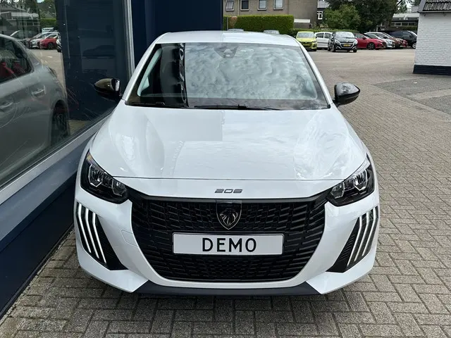 Peugeot 208 1.2 Hybrid 110 e-DCS6 Style 2025 Benzine 4