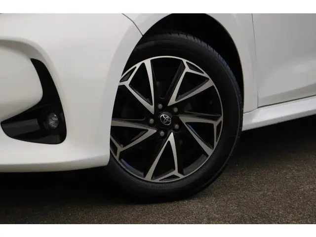 Toyota Yaris 1.5 VVT-i Dynamic 2021 Benzine 4