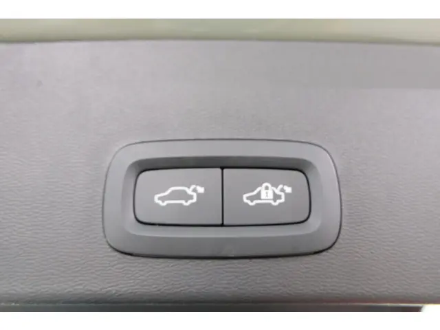 Volvo XC40 2.0 B4 Plus Dark 2024 Hybride Benzine 33