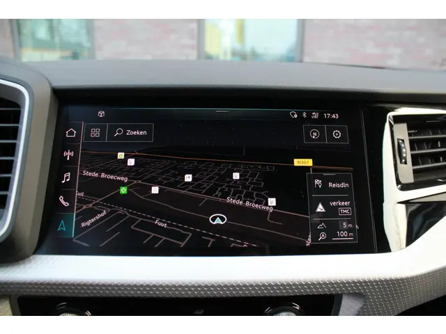 Audi A1 CITYCARVER 30 TFSI epic 2020 Benzine 24