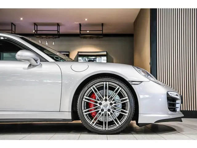 Porsche 911 3.8 Turbo Approved t/m 05-06-2027 2013 Benzine 17