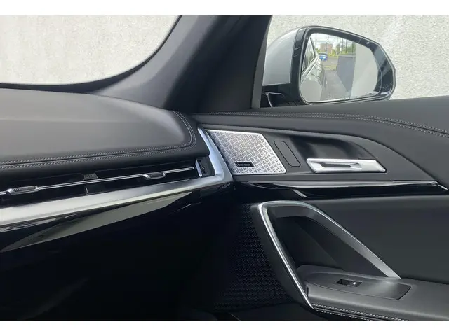 BMW X1 xDrive25e 2025 Hybride Benzine 10