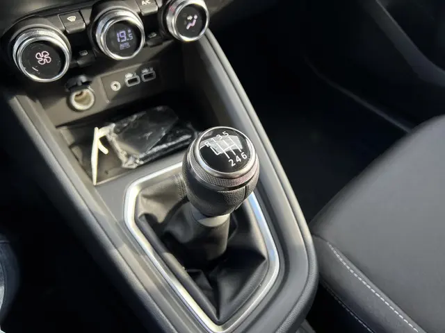 Mitsubishi Colt 1.0T MT Intense 2025 Benzine 20