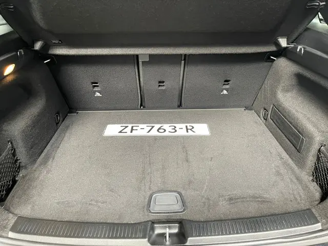 Mercedes-Benz B-Klasse 180 Bus. Sol. AMG 2019 Benzine 10