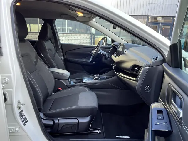 Nissan QASHQAI 1.3 MHEV Xtronic N-Connecta 2024 Benzine 24