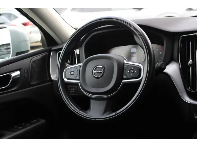 Volvo XC60 2.0 B5 Momentum Exclusive 2021 Benzine 16