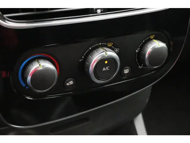 Renault Clio Estate 0.9 TCe Limited 2017 Benzine 41