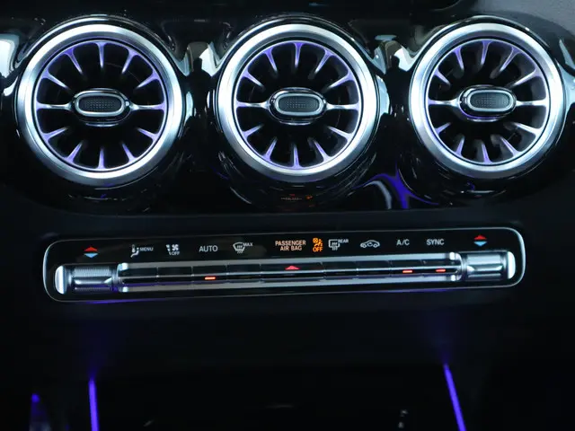 Mercedes-Benz GLA 180 AMG Line 2025 Benzine 25