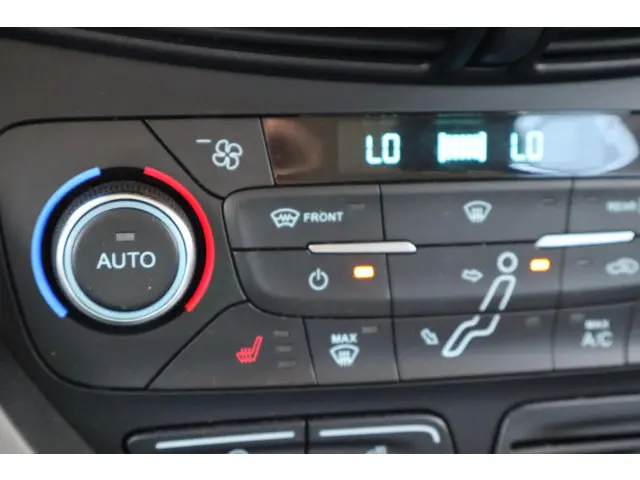 Ford C-MAX 1.5 TDCi Titanium Lease Edition 2016 Diesel 26