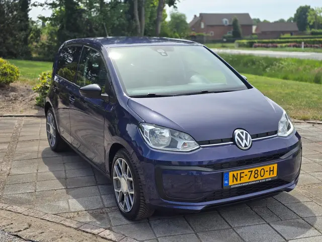 Volkswagen up! 3