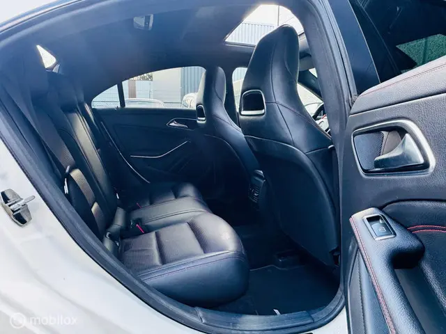 Mercedes-Benz CLA 250 Edition 1 2013 Benzine 19