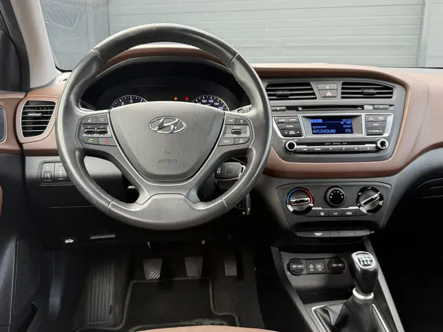 Hyundai i20 1.2 HP i-Motion 2017 Benzine 3