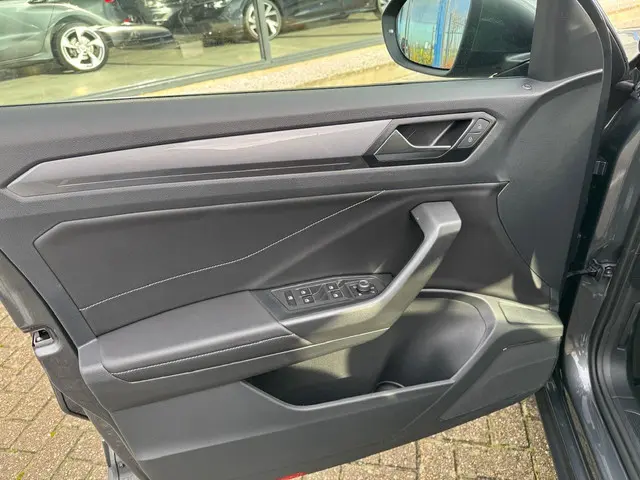 Volkswagen T-Roc 1.5 TSI Style 2023 Benzine 12