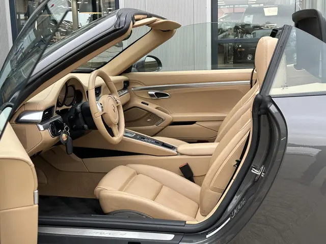 Porsche 911 Cabrio 3.4 Carrera 4 2013 Benzine 46