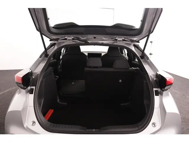 Toyota C-HR 1.8 Hybrid 140 Active 2024 Hybride Benzine 24