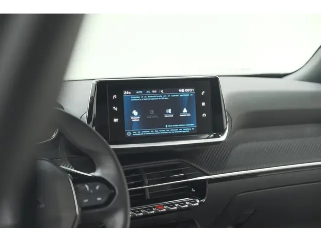 Peugeot 2008 PureTech 130 Active 2023 Benzine 47