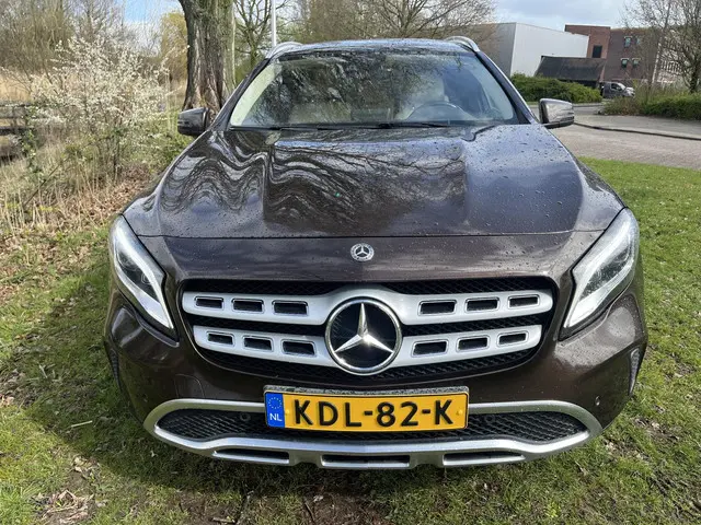 Mercedes-Benz GLA 180 Business 2018 Benzine 6