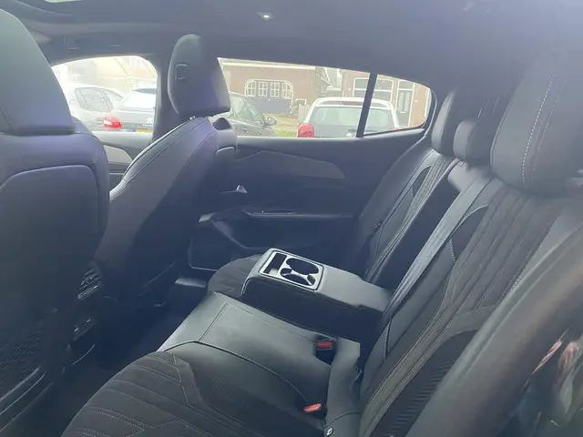 Peugeot 408 1.6 HYbrid 225 EAT8 GT 2024 Hybride Benzine 7