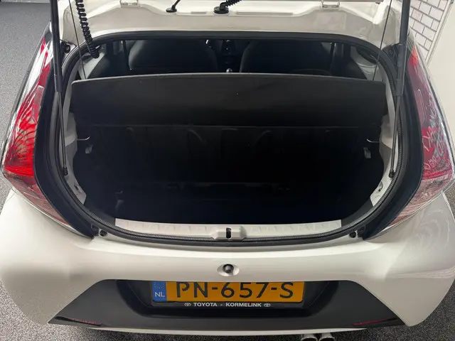Toyota Aygo 1.0 VVT-i x-now 5-Drs 2017 Benzine 15