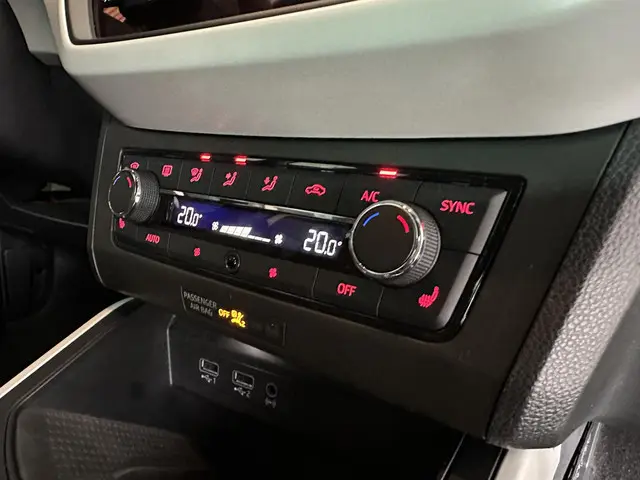 SEAT Arona 1.0 TSI Xcellence Launch Edition 2018 Benzine 24