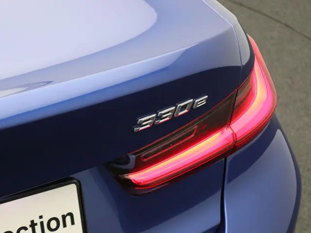 BMW 3 Serie Sedan 330e 2024 Hybride Benzine 31