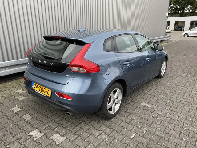 Volvo V40 1.6 T3 Kinetic 2012 Benzine 2