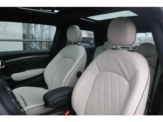 MINI 3-Deurs Cooper 2021 Benzine 9