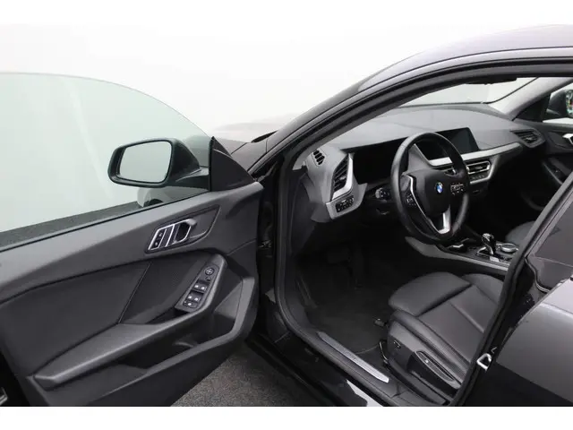 BMW 2 Serie Gran Coupé 218i High Executive 2023 Benzine 6