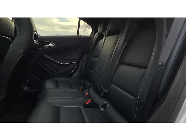 Mercedes-Benz A-Klasse 200 AMG Sport 2013 Benzine 18