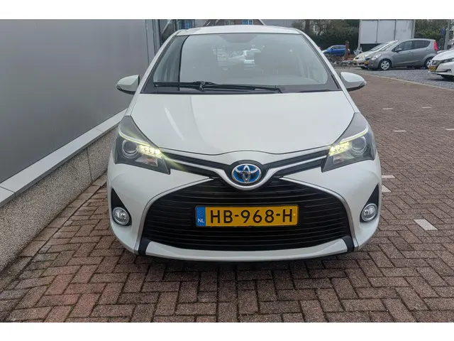 Toyota Yaris 1.5 Hybrid Lease 2015 Hybride Benzine 4